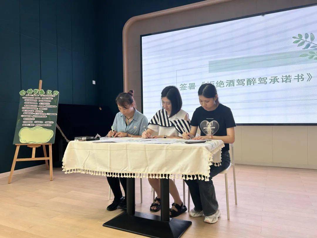 幼兒園師德承諾書(shū)_師德承諾書(shū)幼兒園簡(jiǎn)短_師德師德承諾書(shū)幼兒園