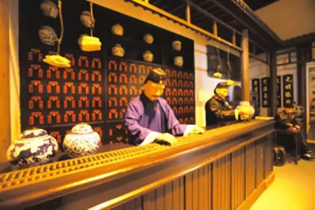 藥店門前對聯(lián)_古代藥店門前掛的對聯(lián)_古代藥店門口的對聯(lián)