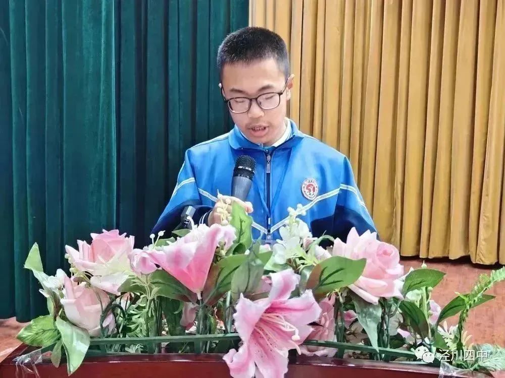 初二家長發(fā)言稿800字_家長會初二學生代表發(fā)言演講稿_初二家長會家長代表發(fā)言稿 精品