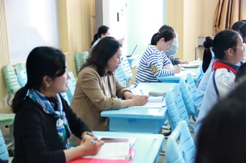 寫讀后感評課語_稿評課讀后感寫多少字_寫讀后感評課稿