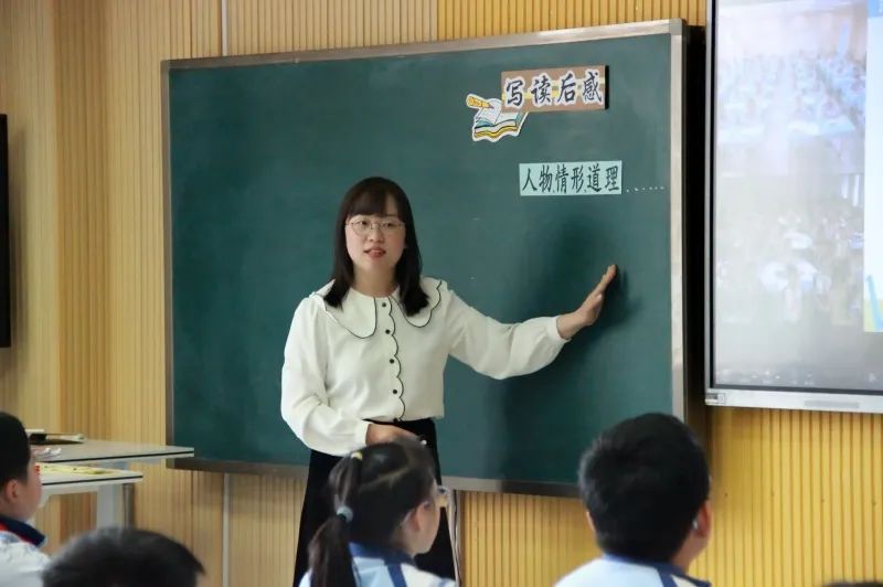 稿評課讀后感寫多少字_寫讀后感評課語_寫讀后感評課稿